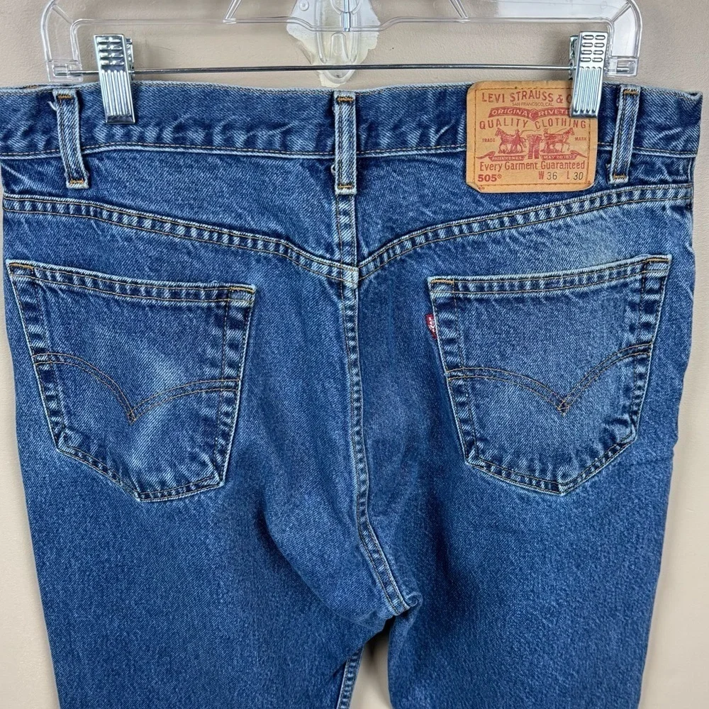 Levi's Y2K Vintage Relax Fit 505 Blue Jeans with Flaw 36X30